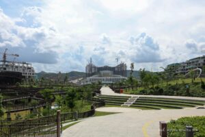 KAWASAN Plaza Seremoni berada di depan Istana Presiden mampu menampung hingga 8.000 orang. (HUMAS OIKN)