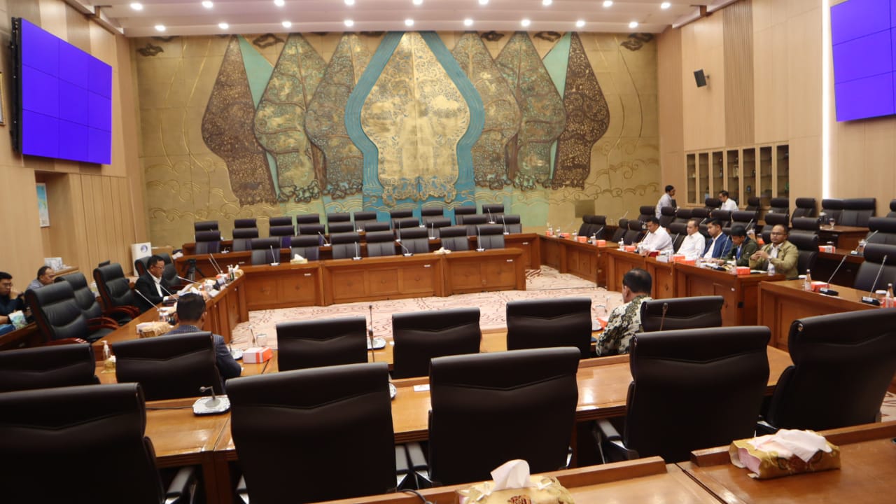 SUASANA RDPU antara Komisi VII DPR RI dan PT KFI di Jakarta, beberapa waktu lalu. (ISTIMEWA)