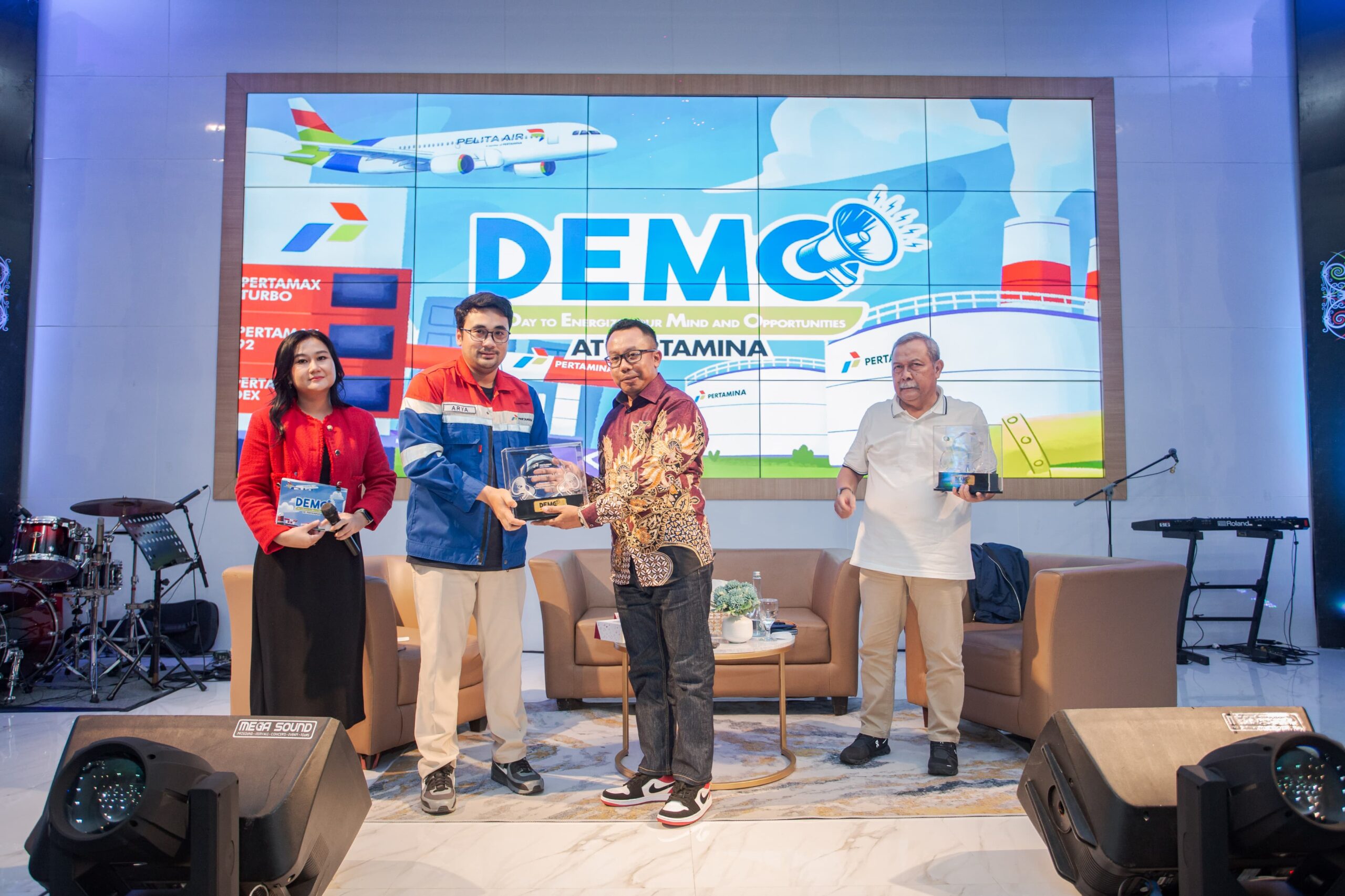 ARYA Yusa Dwicandra (berseragam Pertamina) bersama pembicara dalam kegiatan DEMO at Pertamina di Gedung Benua Patra Balikpapan Selasa, 27 Agustus 2024. (ISTIMEWA)