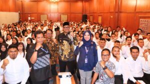 SEJUMLAH Pejabat Pemkab PPU mengecek pelaksanaan tes SKD CPNS yang diadakan di Hotel Gran Senyiur, Balikpapan, Kamis (24/10/2024). (ISTIMEWA)
