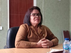 Kepala Disnakertrans Kutim Roma Malau