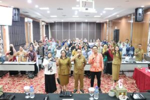 PARA Peserta pelatihan terlihat bersemangat mengikuti kegiatan yang digagas DPPKB Kutim dalam upaya penurunan stunting, yang diadakan di Hotel Victoria, Sangatta, Senin (18/11/2024).