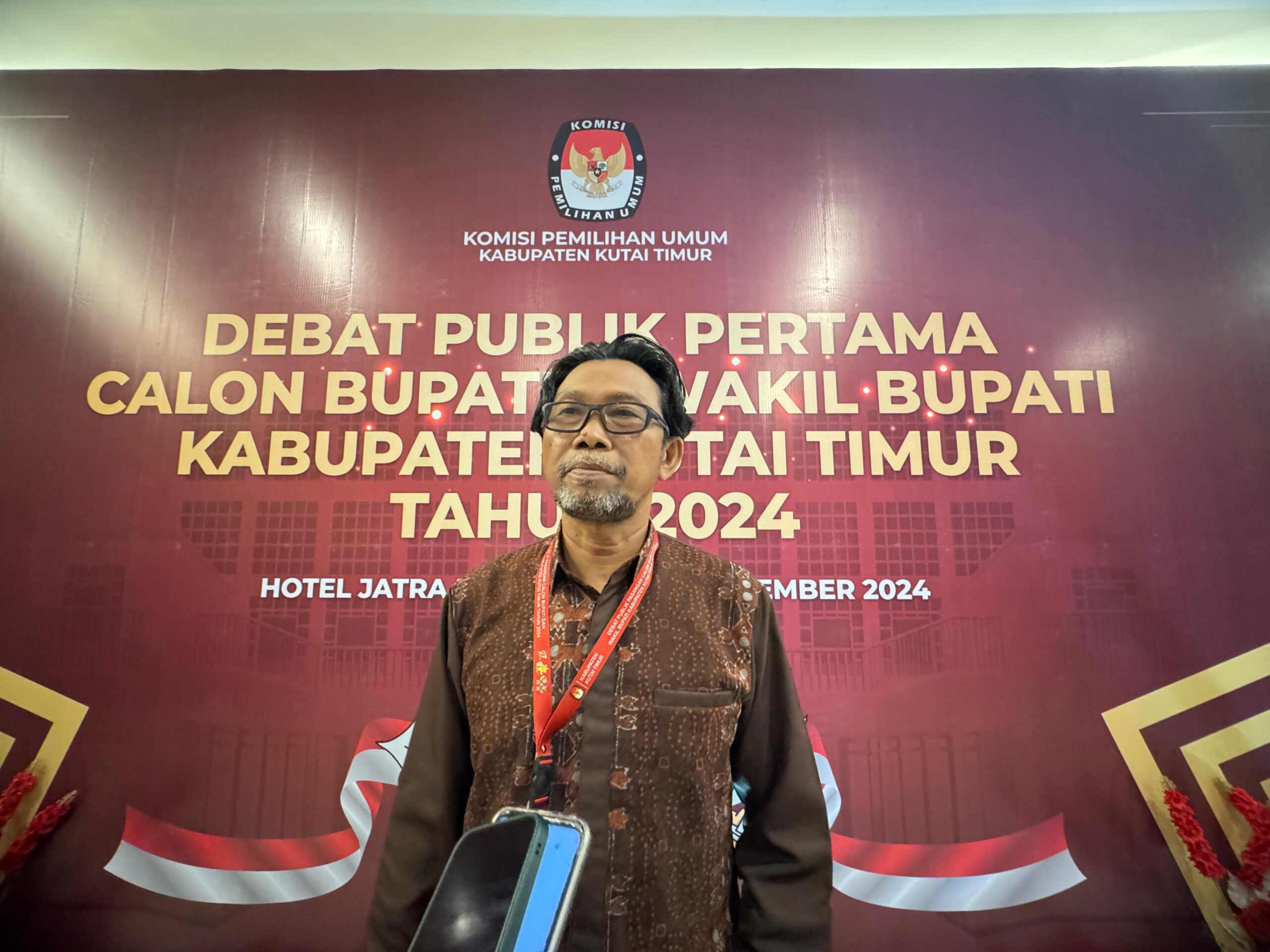 PJS Bupati Kutim Agus Hari Kesuma mengapresiasi jalannya Debat Pilkada Kutim yang berjalan lancar di Grand Jatra Hotel Balikpapan pada Sabtu (2/11). (ISTIMEWA)