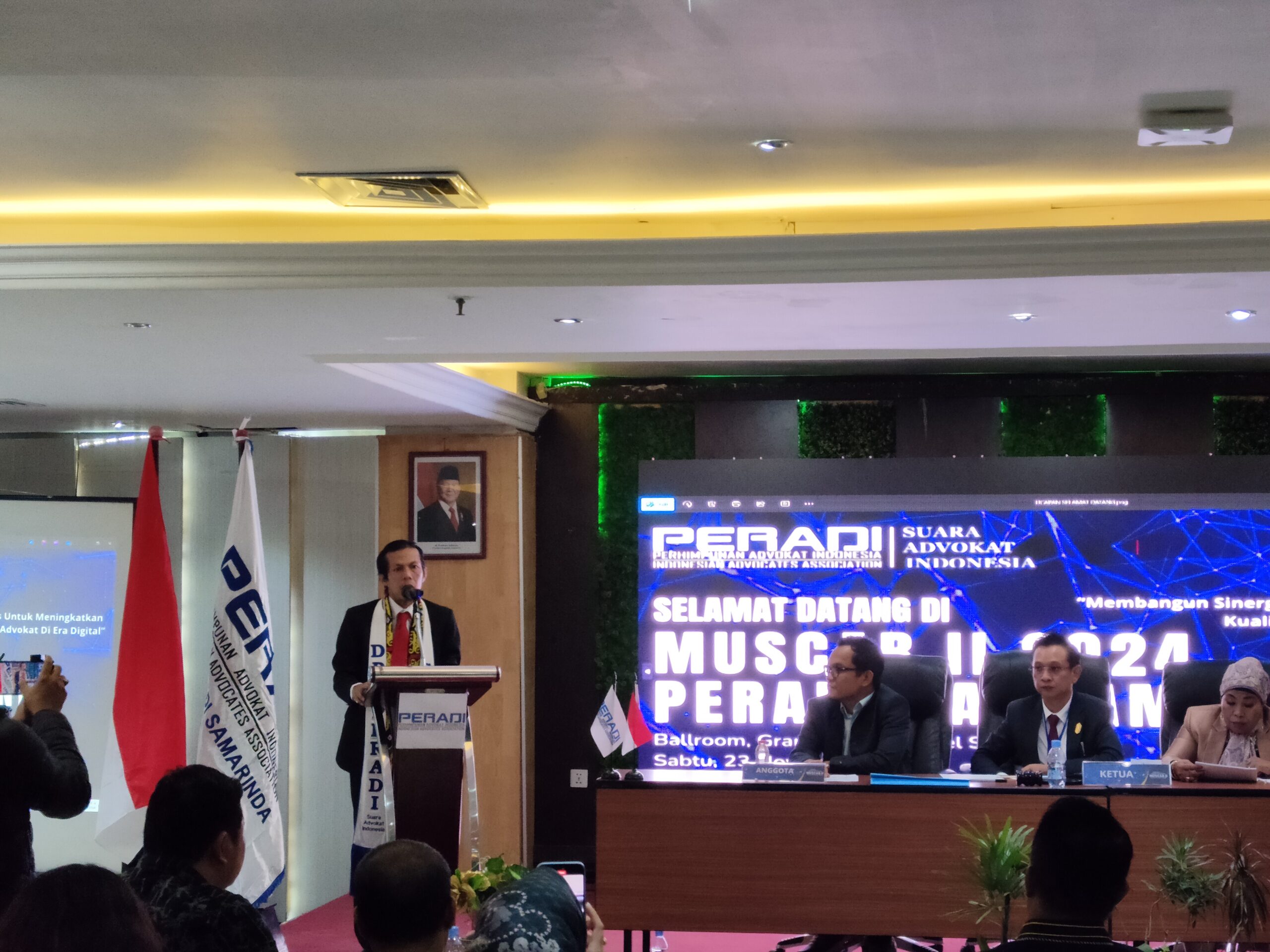 Ket foto: Sekjen DPN Peradi SAI, A Patra M Zen saat menyampaikan sambutan dalam pembukaan Muscab ke II DPC Peradi SAI Samarinda. (ED2)