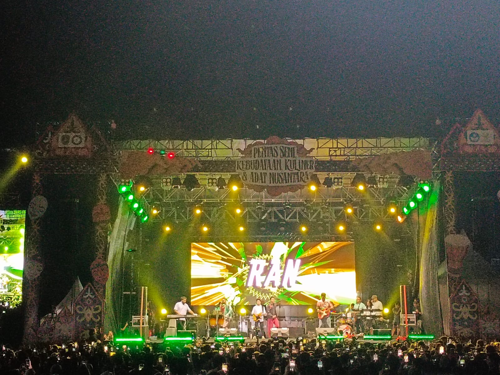 Ket foto: Konser RAN yang berlangsung di Polder Ilham Maulana, Sangatta Utara. (Ist)
