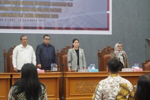 ASISTEN I drg. Agustinus Teguh Santoso mengikuti rapat paripurna di gedung DPRD Mahulu, Rabu (4/11/2024).