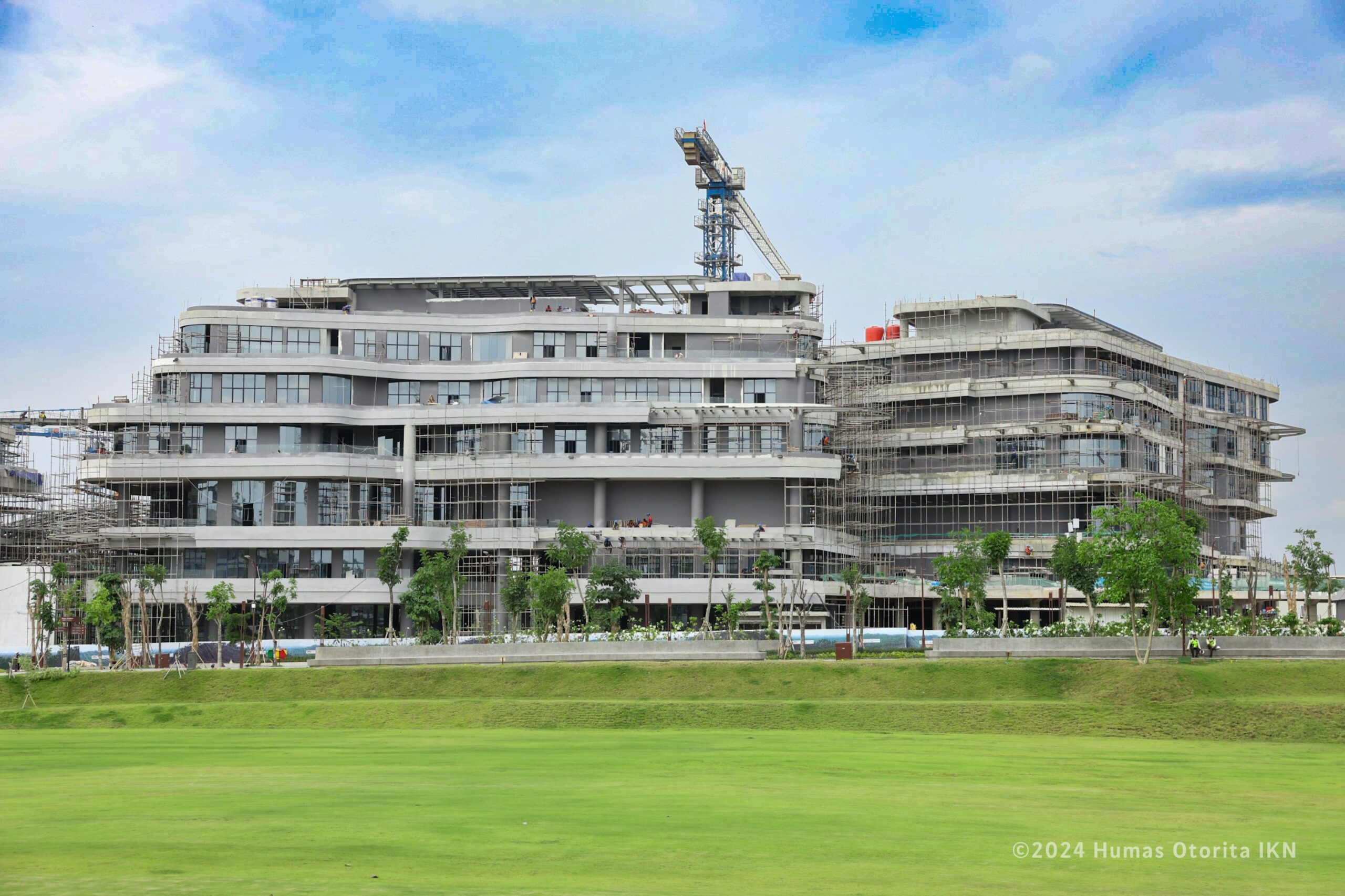 SALAH satu gedung kemenko yang tengah diselesaikan pembangunannya di kawasan inti Ibukota Nusantara (IKN).