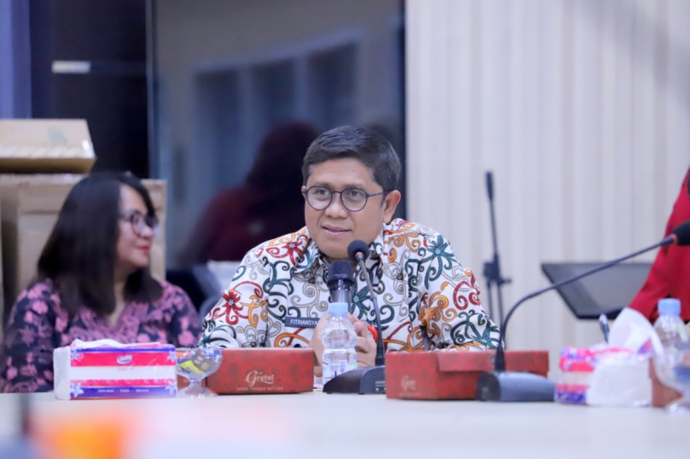 FITRIANSYAH ketika menyampaikan mengenai tantangan dalam dunia riset di Kaltim dalam sesi diskusi di kantor Diskominfo Kaltim, Jumat (20/12/2024).