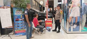 TIM Polsek Samarinda Ulu melaksanakan patrol cipta kondisi di beberapa mal, Sabtu (21/12).