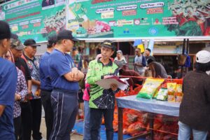 BUPATI Mahulu Bonifasius Belawan Gen memastikan ketersediaan pangan dalam upaya pemerintah membangun ketahanan pangan warga tidak lupa mengingatkan warga bijak dalam berbelanja.