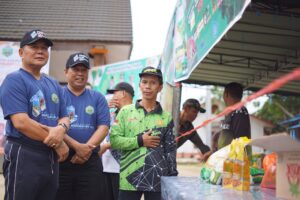 BUPATI Mahulu Bonifasius Belawan Geh berupaya meningkatkan kesejahteraan warga lewat kegiatan pasar murah dalam rangkaian HUT Ke-11 Mahulu, Minggu (1/12/2024).
