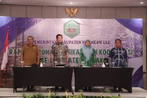 BUPATI Mahulu Bonifasius Belawan Geh turut hadir dan memberi motivasi dalam rapat koodinasi camat se Kabupaten Mahulu, Hotel Mercure Samarinda, Senin (4/11/2024).