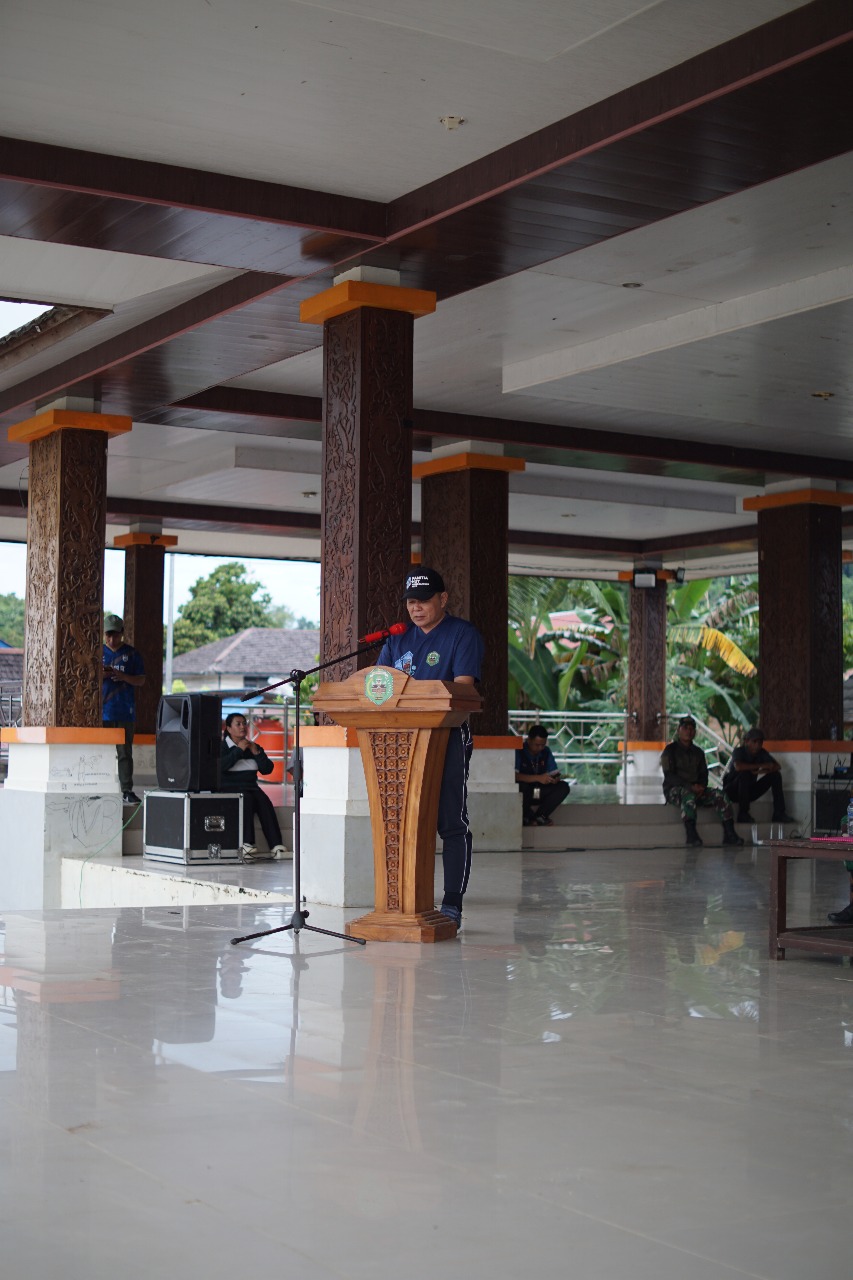BUPATI Mahulu Bonifasius Belawan Geh menyampaikan sambutan pada pembukaan agenda perayaan HUT ke 11 Kabupaten Mahulu, Minggu (1/12/2024).