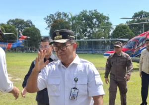 PJ Gubernur Kaltim Akmal Malik ketika menyambangi Kabupaten Kutai Timur dalam pemantauan pelaksanaan pilkada, Rabu (27/11/24). (Pro Kutim)