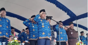 BUPATI Kutim Ardiansyah Sulaiman memberikan motivasi kepada ASN se Kutim dalam gelaran upacara HUT ke-53 Korpri, Sabtu (30/11/2024). (PRO KUTIM)