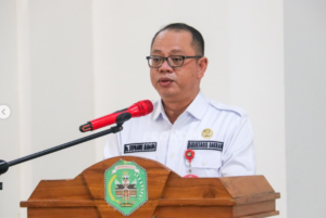SEKDA Mahulu Stephanus Madang memberikan pengarahan dalam rakor Tim Desk Pilkada Mahulu, Rabu (13/11/2024).