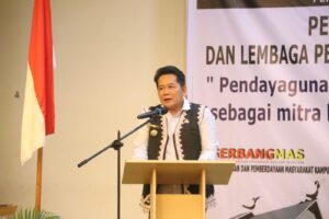 Ket foto: Bupati Mahulu, Bonifasius Belawan Geh memberikan sambutan dalam Workshop Peningkatan Kapasitas LPM dan LAK se-Kabupaten Mahulu yang digelar di Ballroom Five Hotel Samarinda. (Ist)