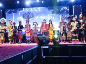 Ribuan Warga Sambut Festival Seni Dayak 2024 di Tenggarong