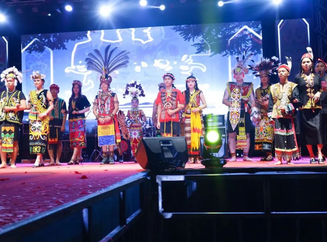 Ribuan Warga Sambut Festival Seni Dayak 2024 di Tenggarong