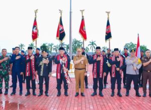 Pasukan Brimob Unjuk Kesiapan Jaga Keamanan Pilkada Kukar di Kirab Tenggarong