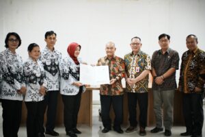 Ket foto: Wabup Mahulu meminta guru jaga kondusifitas. (Ist)