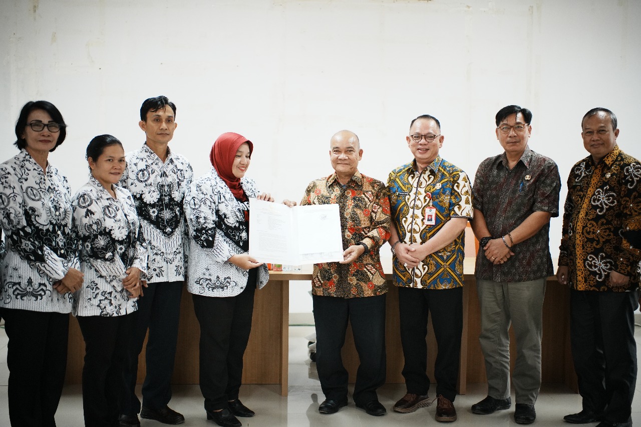 Ket foto: Wabup Mahulu meminta guru jaga kondusifitas. (Ist)