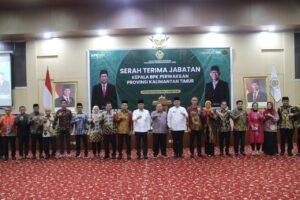 YOHANES Avun (keempat dari kiri) bersama Gubernur Kaltim Rudy Mas’ud, pimpinan BPK Perwakilan Kaltim dan perwakilan Walikota/Bupati se Kaltim, dalam agenda Sertijab Kepala BPK Perwakilan Kaltim, Jumat (7/3/2025).