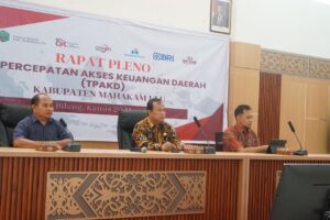 ASISTEN I Mahulu Agustinus Teguh Santoso menyampaikan pesan bupati Mahulu untuk memperkuat peran TPKAD dalam rakir yang diadakan di Kantor Bappelitbangda Mahulu.