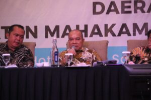 YOHANES Avun menyampaikan pentingnya pola perngarispan data terstruktur, dalam rakor penyusuanan LPPD dan LKPJ di Samarinda, Jumat (7/3/2025).