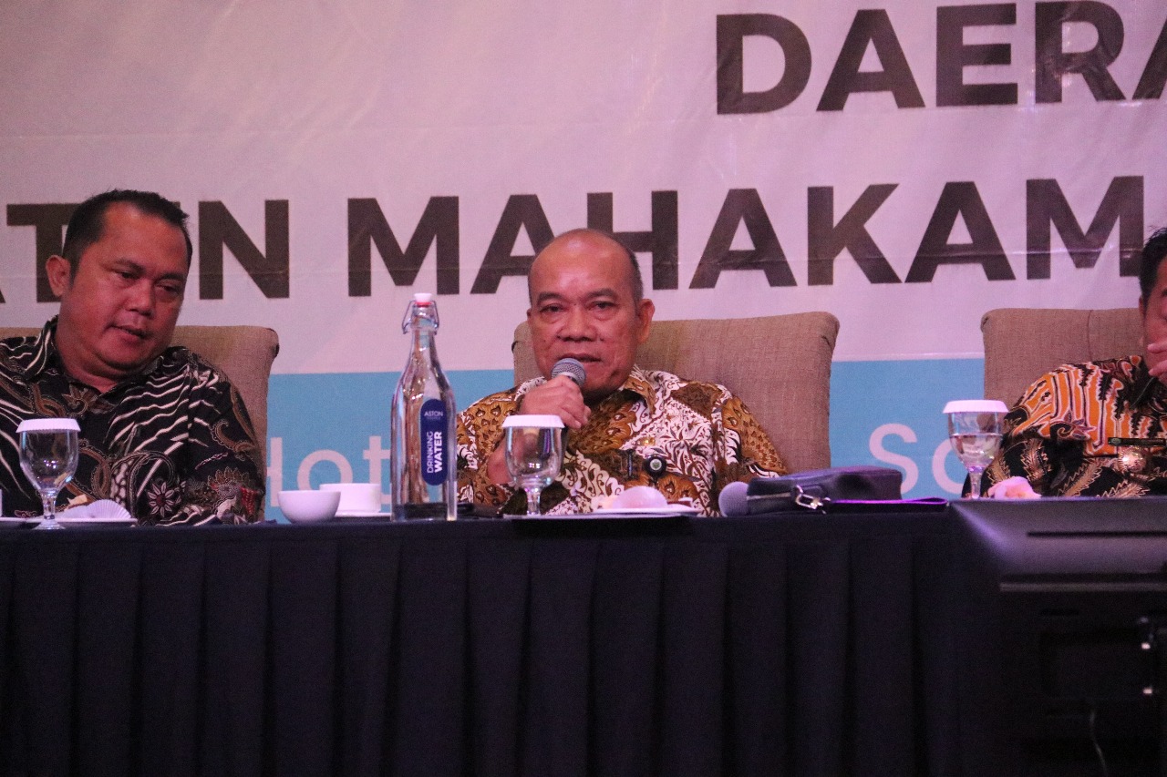 YOHANES Avun menyampaikan pentingnya pola perngarispan data terstruktur, dalam rakor penyusuanan LPPD dan LKPJ di Samarinda, Jumat (7/3/2025).