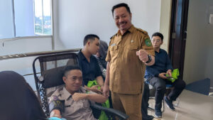 Awali Hari Pertama Kerja Usai Lebaran, ASN Diskominfo Kukar Gelar Donor Darah