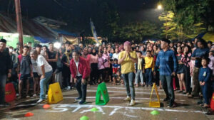 Gaya Lucu Camat Ardiansyah Curi Perhatian di Street Run Ramadan Loa Kulu