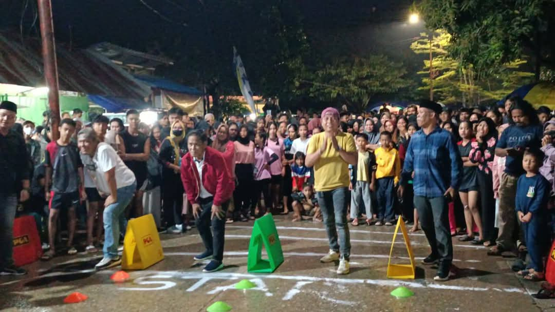 Gaya Lucu Camat Ardiansyah Curi Perhatian di Street Run Ramadan Loa Kulu