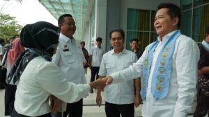 BUPATI Bonifasius Belawan Geh ketika mengikuti peluncuran program Gratispol Generasi Emas di GOR Kadrie Oening, Samarinda, Senin (21/4).