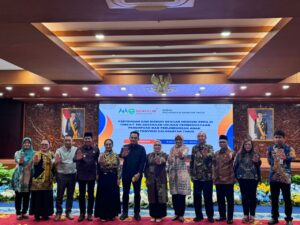 PLT ASISTEN II Kabupaten Mahulu Wenefrida Kayang mengikuti diskusi bersama Menteri PPPA RI di Kantor Gubernur Kaltim.