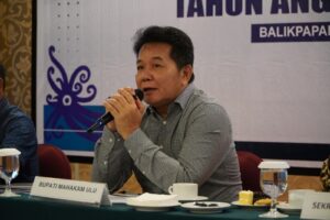 BUPATI Mahulu Bonifasius Belawan Geh menyampaikan arahan di dalam Rapim di Balikpapan, Rabu (23/4/2025).