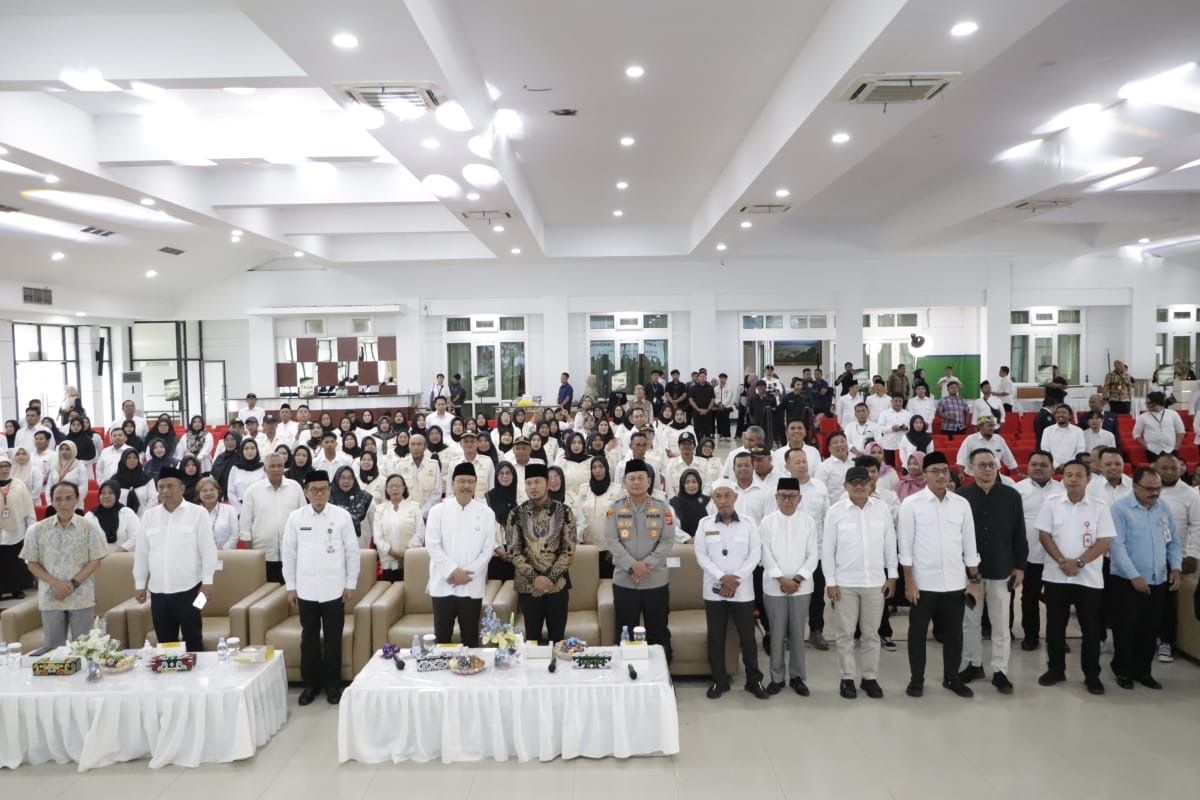 MENTERI Sosial RI Saifullah Yusuf bersama Gubernur Kaltim Rudy Mas’ud ketika berada di sela-sela Dialog Bersam Pilar Sosial se Kaltim.