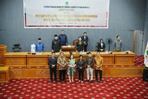 SUASANA rapat paripurna penyampaian LKPJ 2025 di gedung DPRD Mahulu beberapa waktu lalu.