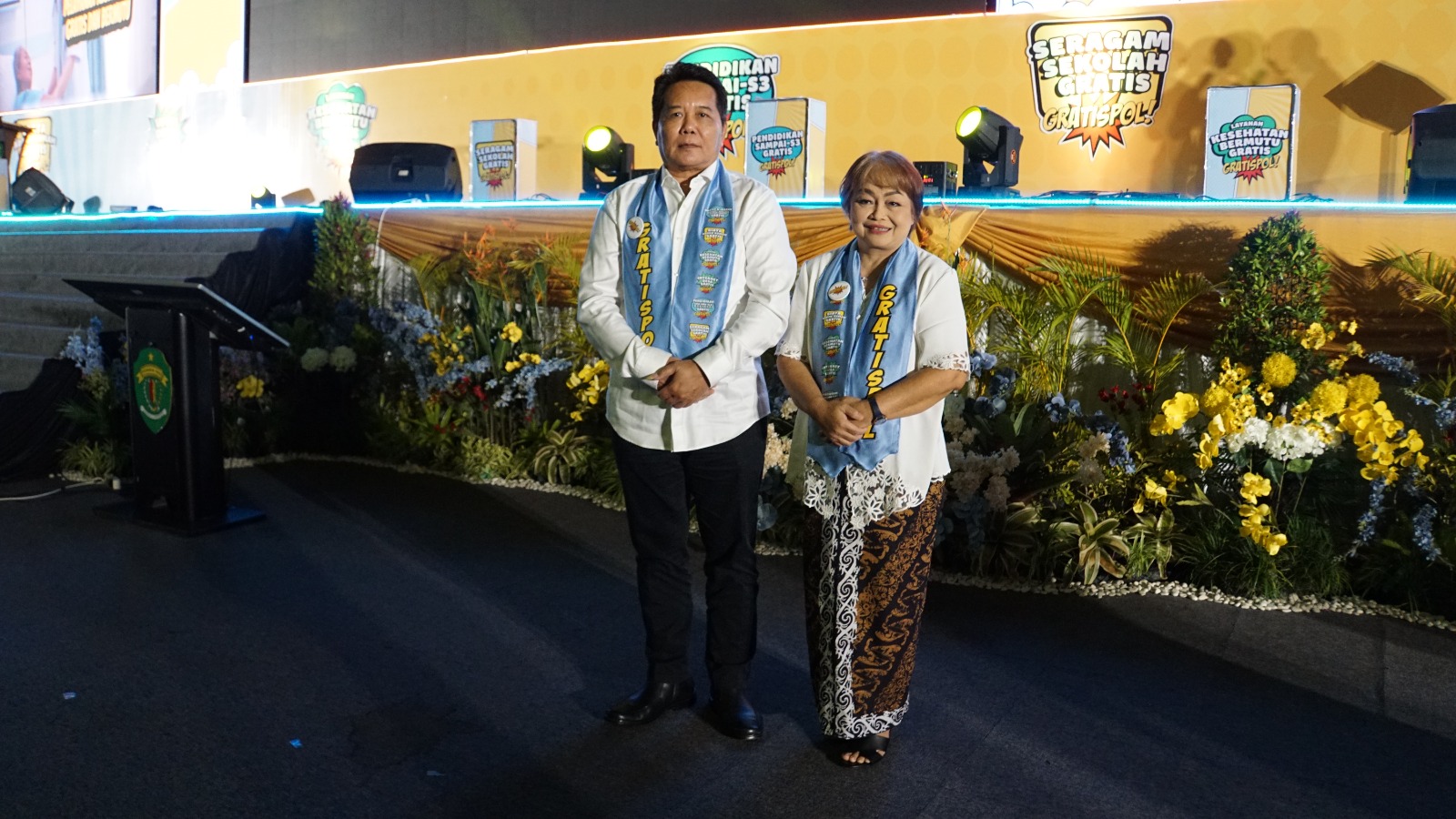 BUPATI Bonifasius Belawan Geh didampingi istri, mengikuti peluncuran program Gratispol Generasi Emas di GOR Kadrie Oening, Samarinda.