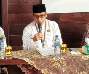 MEWAKILI Bupati Mahulu Bonifasius Belawan Geh, Kepala BPBD Mahulu Agus Darmawan menghadiri manasik haji di Ujoh Bilang.