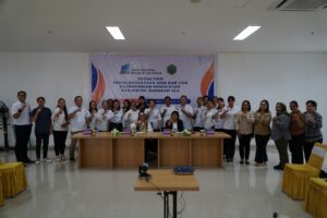 PLT Asisten II Kabupaten Mahulu Wenefrida Kayang mengikuti kegiatan sosialisasi SIKN dan JIKN di kantor Bupati Mahulu.