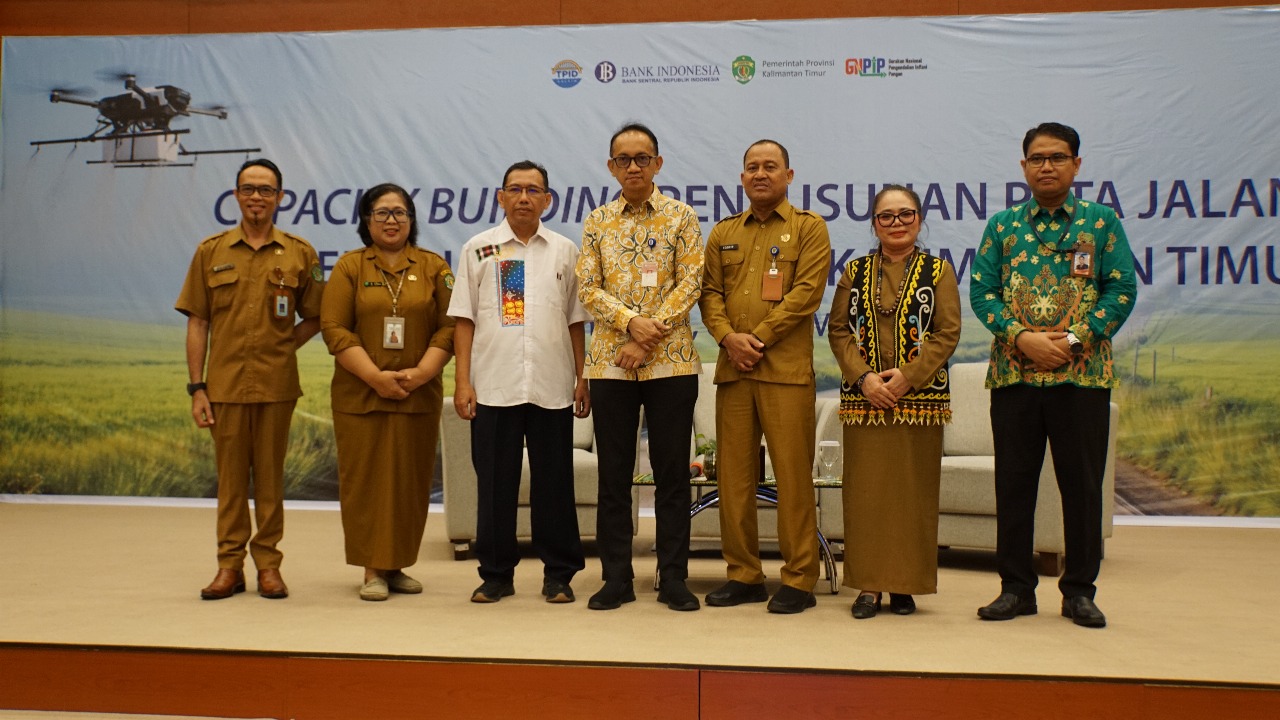 PLT Asisten II Kabupaten Mahulu Wenefrida Kayang mengikuti kegiatan Capacity Building Penyusunan Peta Jalan Pengendalian Inflasi 2025–2027 yang diselenggarakan BI Kaltim.