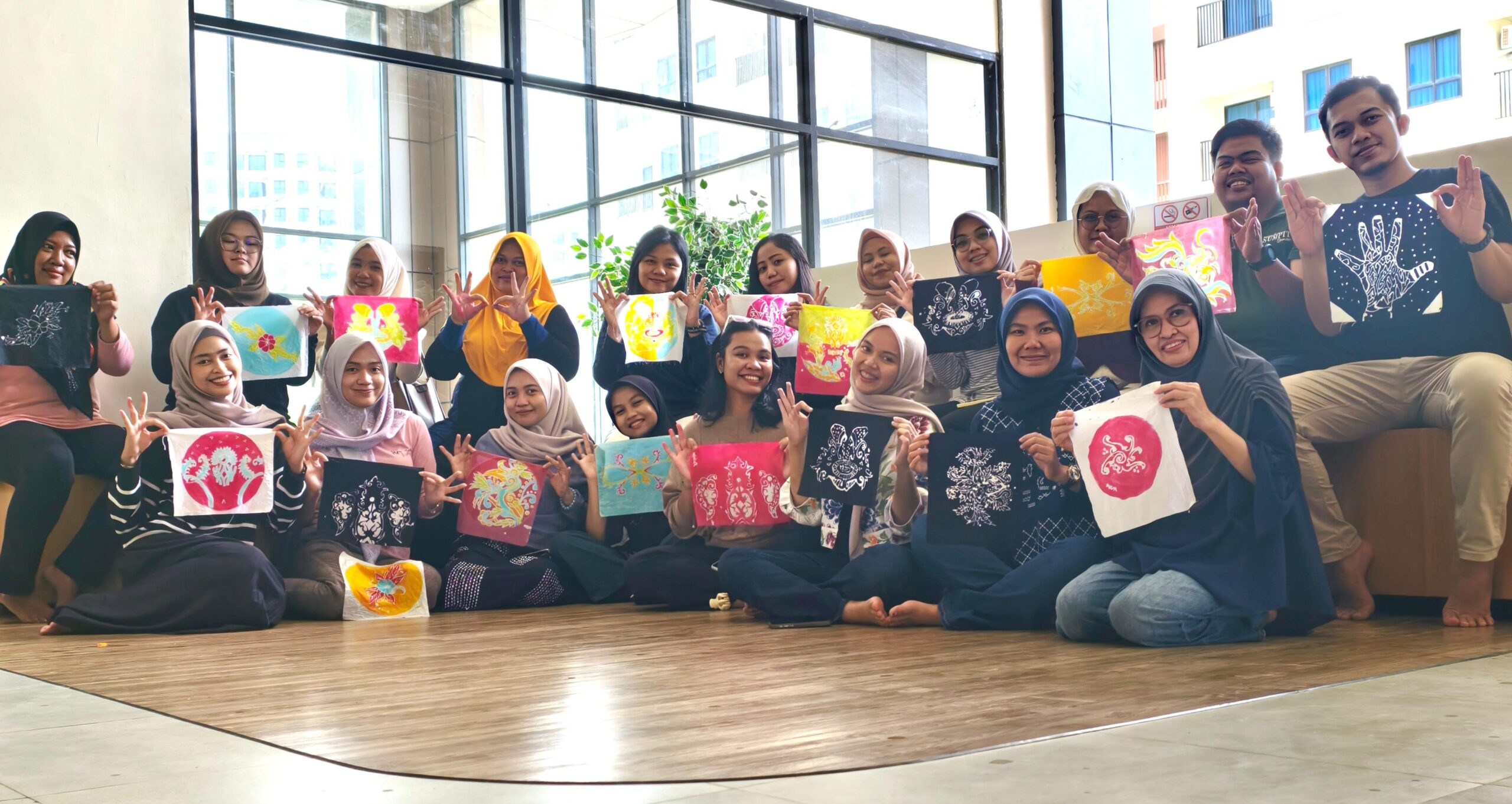 BERBAGAI Aktivitas mengisi kegiatan Komunitas Healing di IKN seperti membuat hasta karya.
