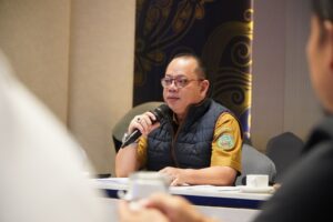 SEKDA Mahulu Stephanus Madang memberikan beberapa masukan dalam agenda kerja sama Bappelitbangda Mahulu dengan ITN Malang, di Balikpapan.