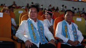 BUPATI Bonifasius Belawan Geh terlihat serius mendengar paparan program Gratispol yang disampaikan Gubernur Kaltim Rudy Mas’ud dalam peluncuran program tersebut.