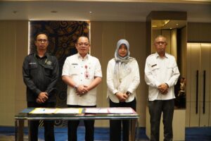 SEKDA Mahulu Stephanus Madang mendorong Rapat Sinkronisasi dan Harmonisasi Pola Ruang dan Struktur Ruang antara Mahakam Ulu, Kutai Barat, dan Barito Utara, dalam rapat yang digelar di Balikpapan.