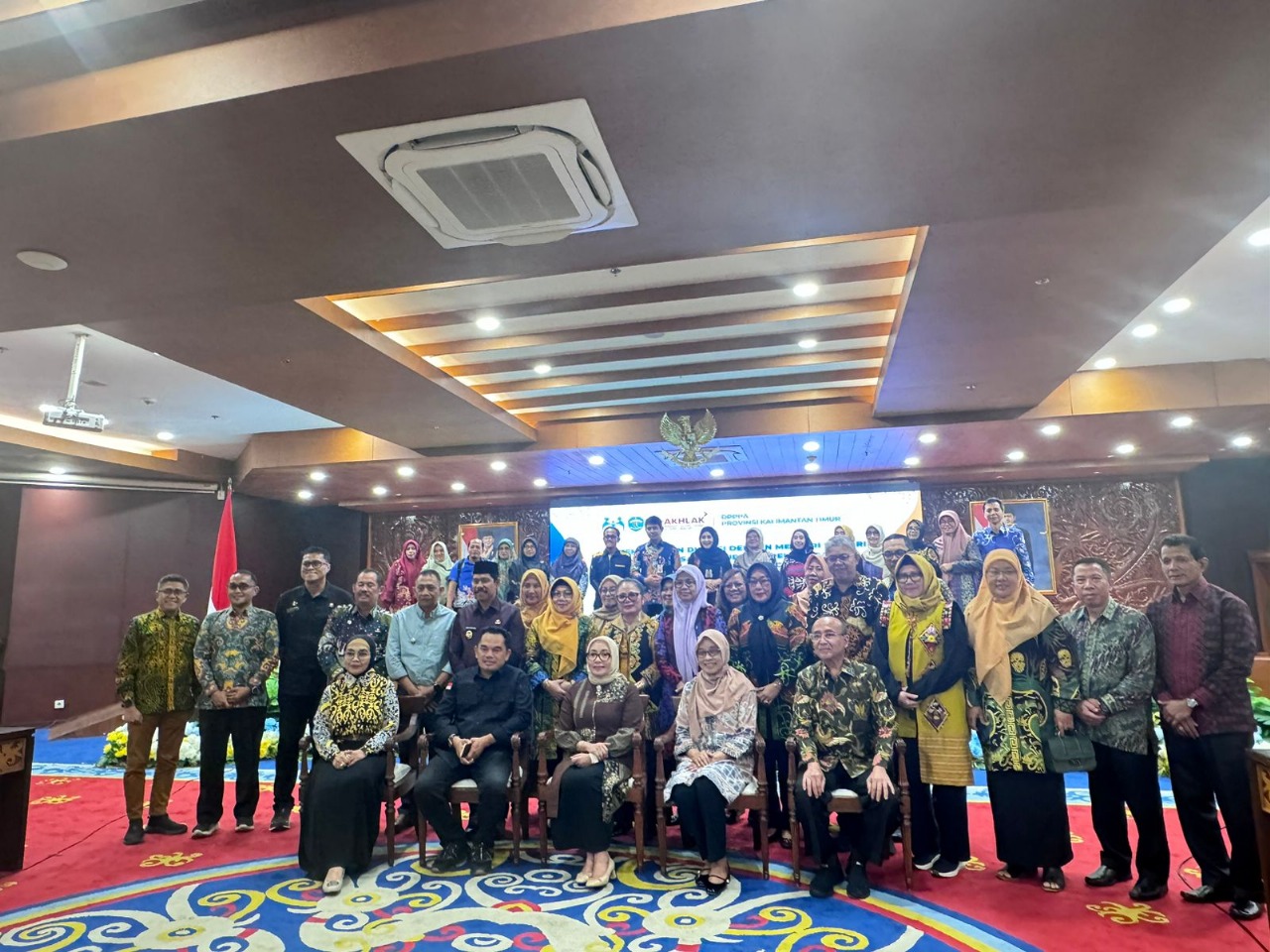 PLT ASISTEN II Kabupaten Mahulu Wenefrida Kayang turut menghadiri kegiatan diskusi bersama Menteri PPPA RI, di Samarinda.