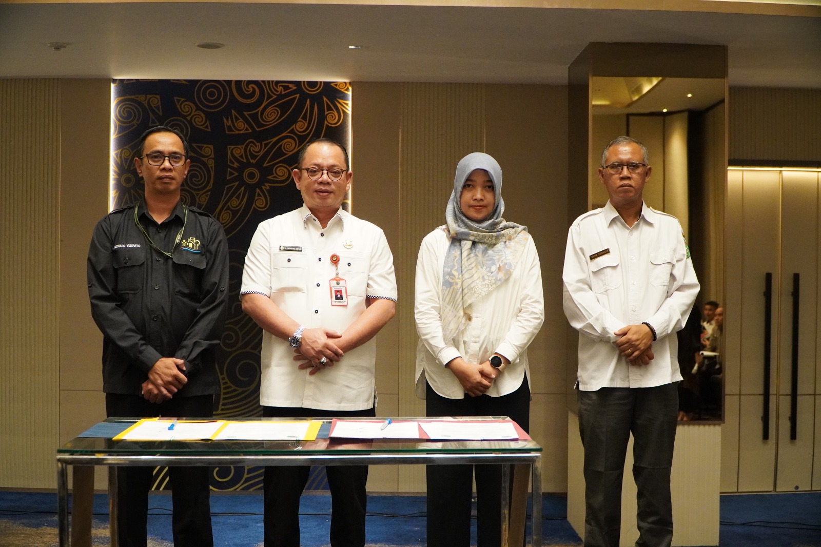 SEKDA Mahulu Stephanus Madang mendorong Rapat Sinkronisasi dan Harmonisasi Pola Ruang dan Struktur Ruang antara Mahakam Ulu, Kutai Barat, dan Barito Utara, dalam rapat yang digelar di Balikpapan.
