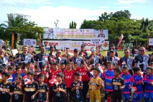 SEMARAK para peserta Turnamen Sepak bola Kapolda Kaltim Cup 2025 saat pembukaan Sabtu (21/6/2025).