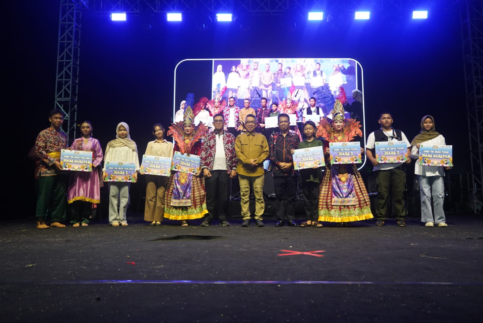 BUPATI Kutim Ardiansyah Sulaiman ketika menutup festival Magicland Kutim 2025.